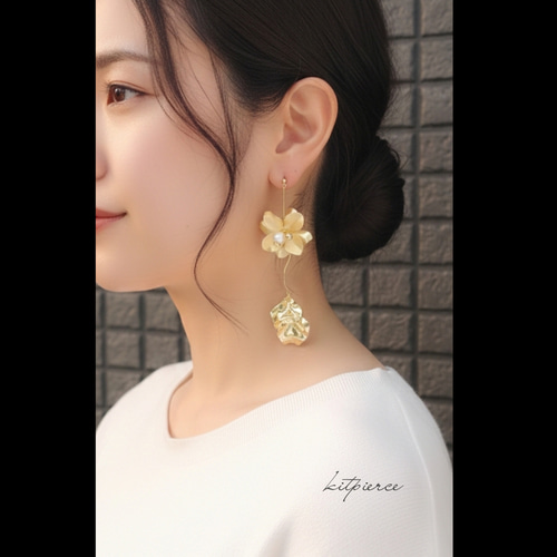 【3/15値下げ】美品 STELLA BRIDAL大ぶり花モチーフピアスゴールド 大ぶりマットゴールドフラワーピアス | rainbow moon