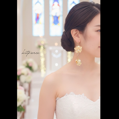 大ぶり マットゴールドフラワー×艶ゴールド花びら ペタルピアス 結婚式