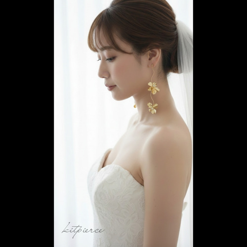 人気No.1】大ぶり 艶ゴールド メタルフラワー ゆらゆらお花舞うピアス