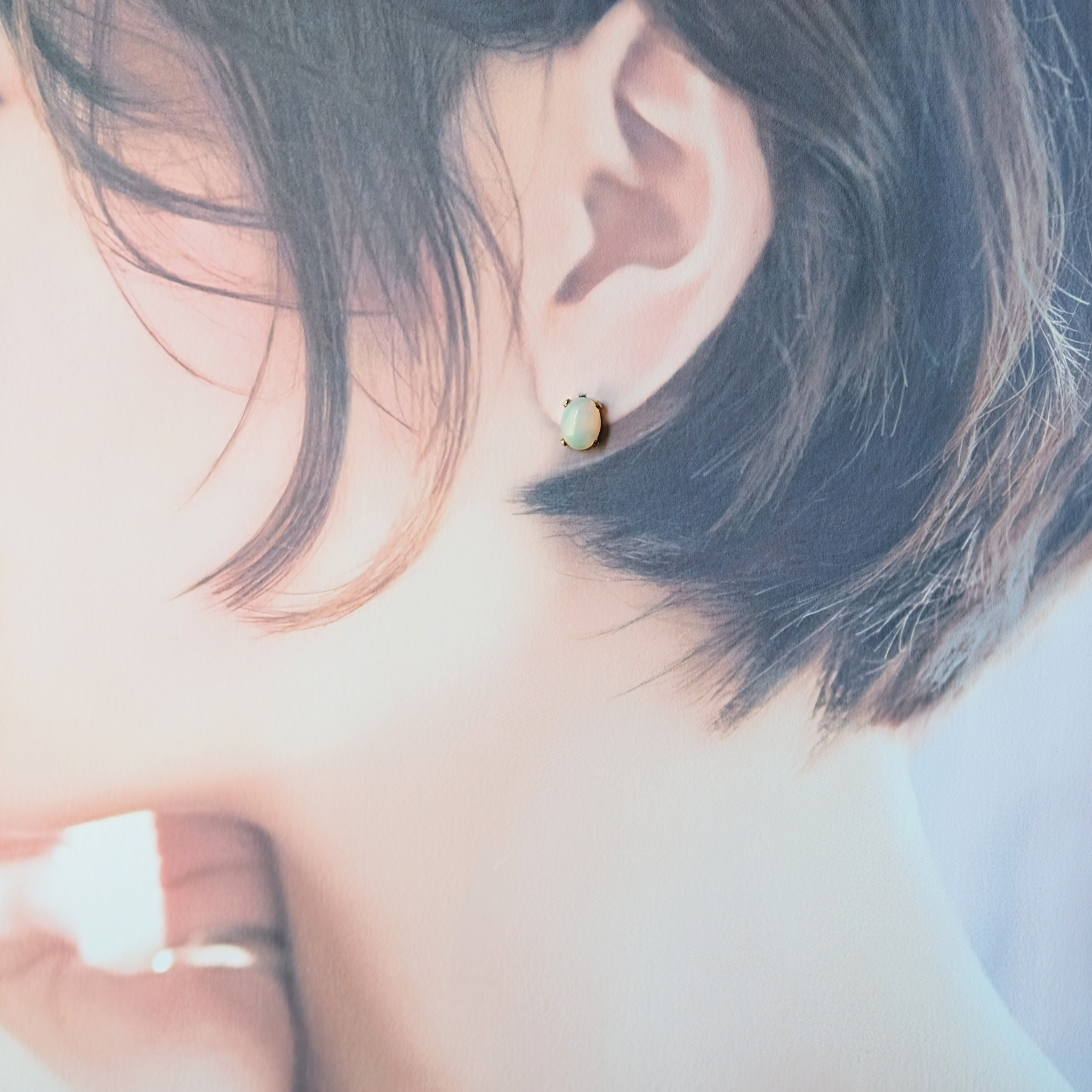 《エチオピア産オパール宝石質AAAスタッドピアス》 8㎜×6㎜ 大粒