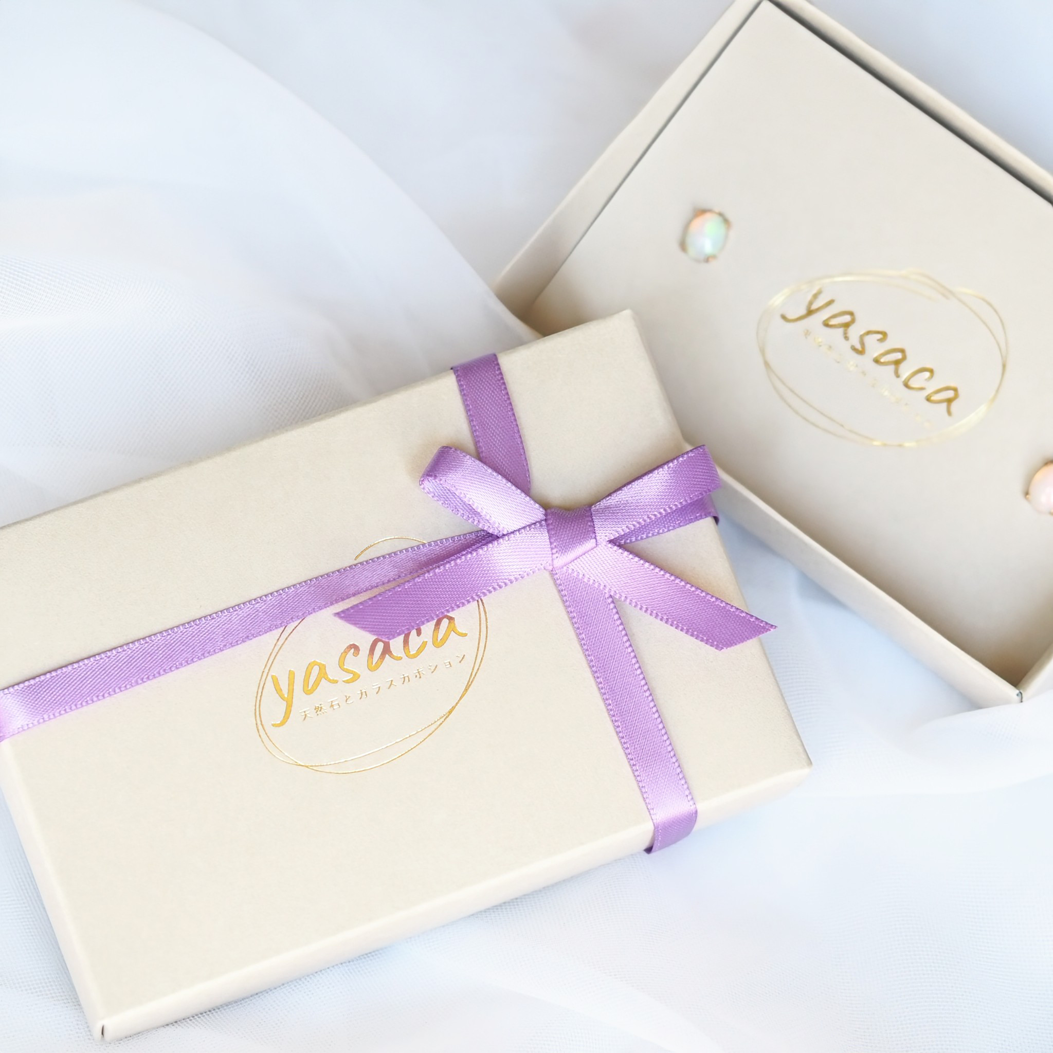 《エチオピア産オパール宝石質AAAスタッドピアス》 8㎜×6㎜ 大粒