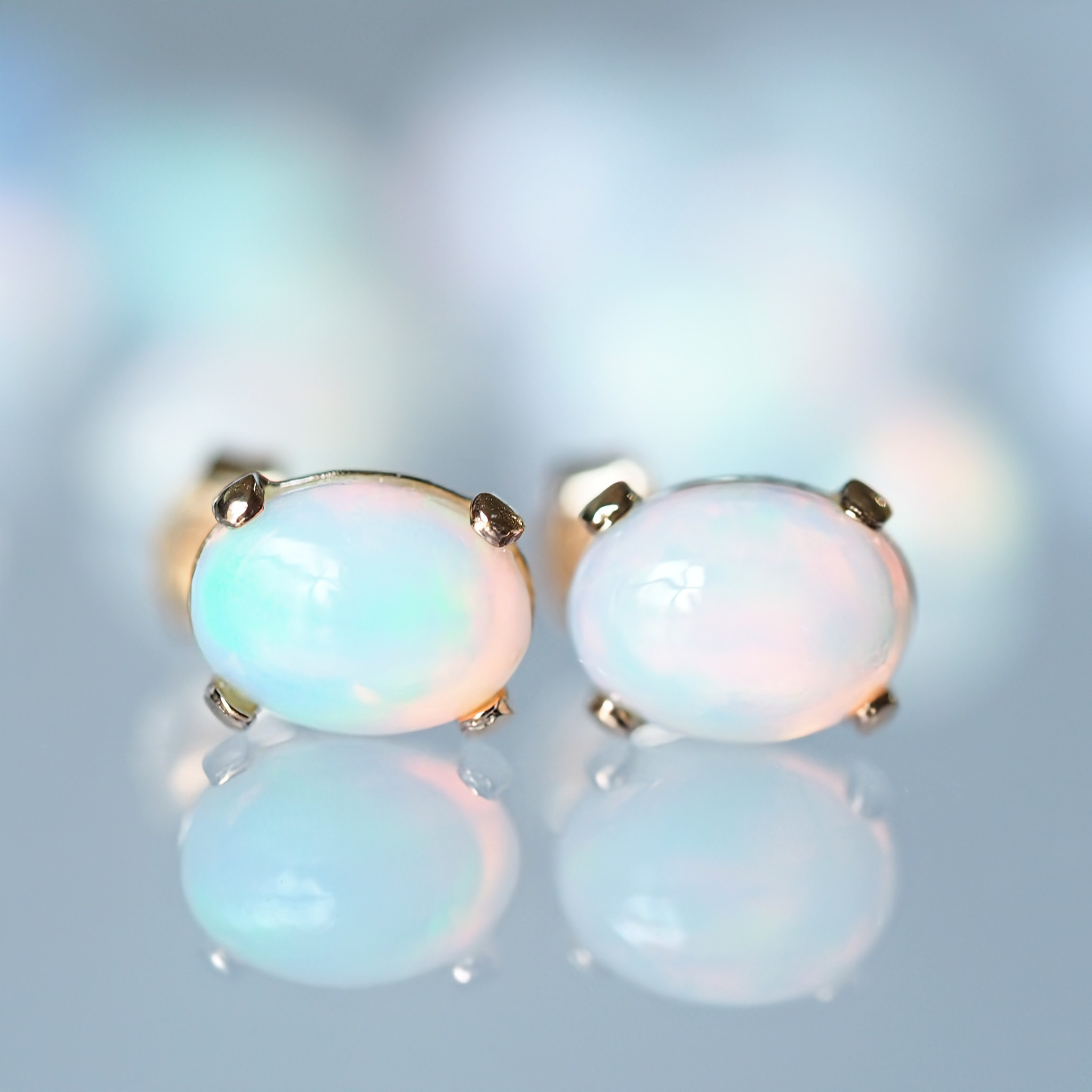 《エチオピア産オパール宝石質AAAスタッドピアス》 8㎜×6㎜ 大粒