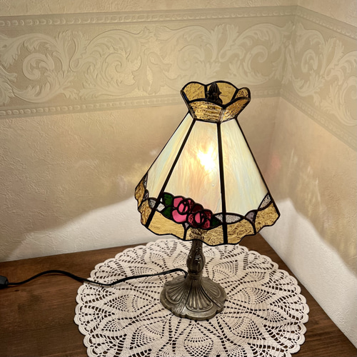 【美品】　ステンドグラス　「バラのモチーフ」　テーブルランプ 楽天市場】40*65CM バラ柄ステンドグラスランプ スタンド照明 おしゃれ