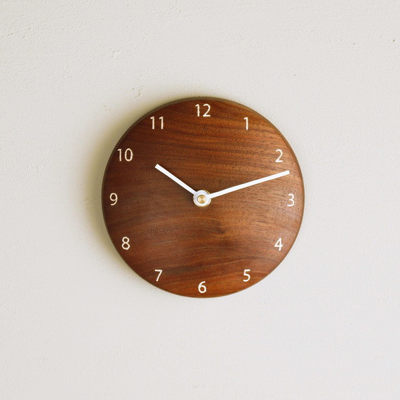 木製 掛け時計 丸 ウォールナット材21 1枚目の画像