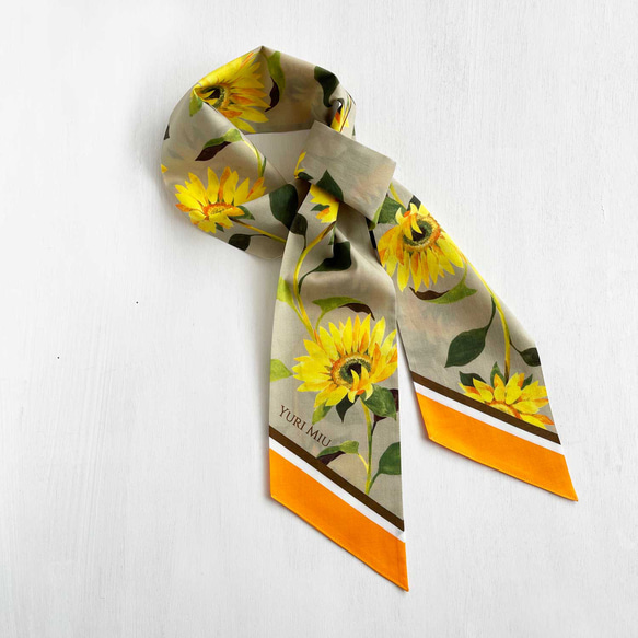 0805 グッチ　スカーフ　花　ひまわり　ネイビー　糸ツレあり.※値下げ不可. 0805 グッチ スカーフ 花 ひまわり ネイビー 糸ツレあり.※値下げ