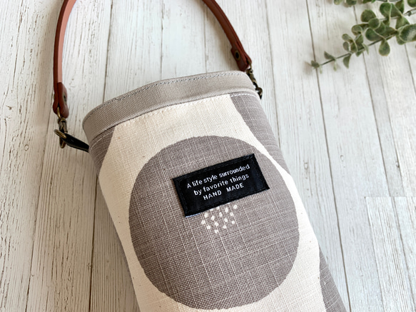 ポーチにもなる⁈《保冷&保温》スッキリおしゃれなフラットボトルカバー＊ペットボトルカバー 水筒カバー スマホポーチにも♡ 2枚目の画像