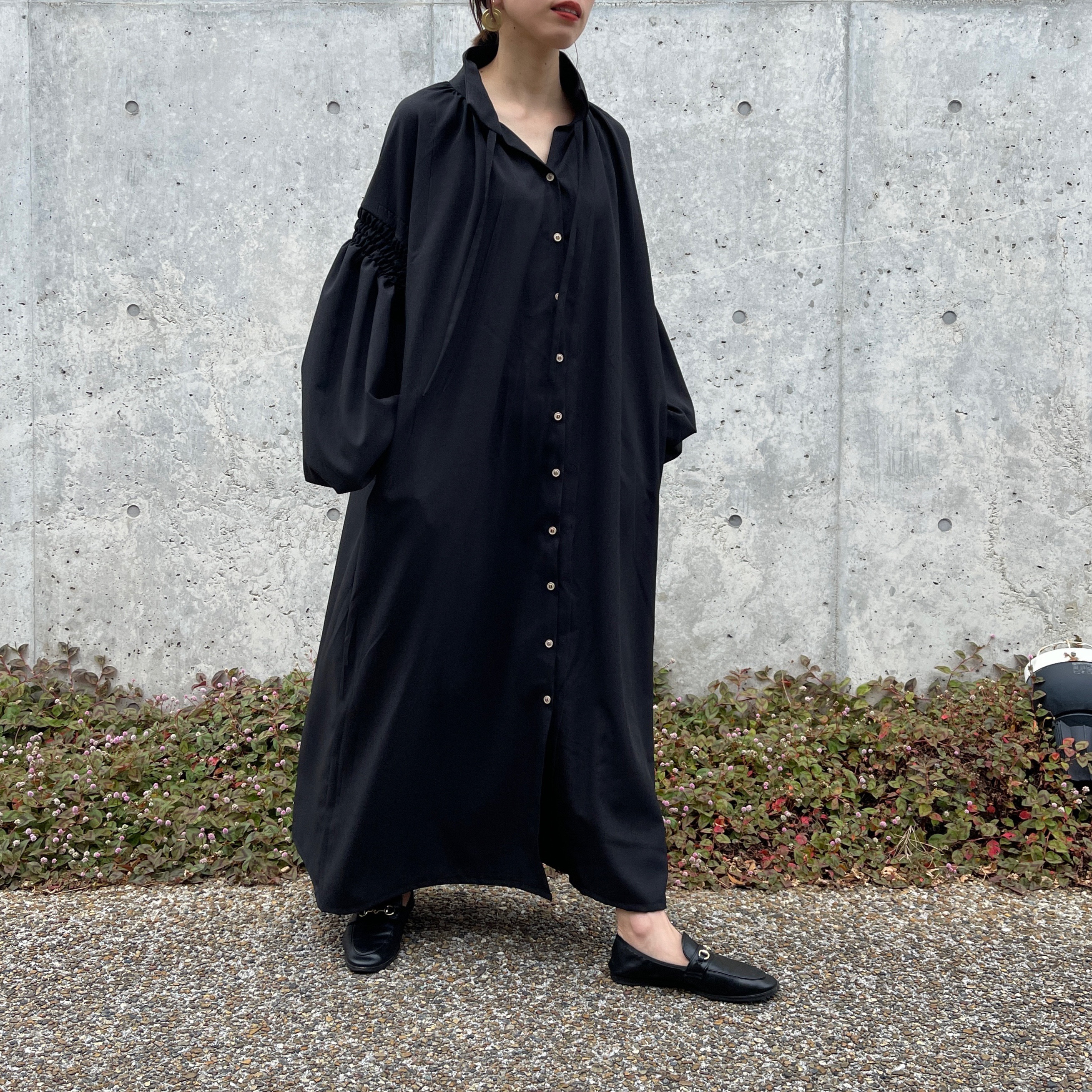 リネンライクパフスリーブワンピース (ブラック）