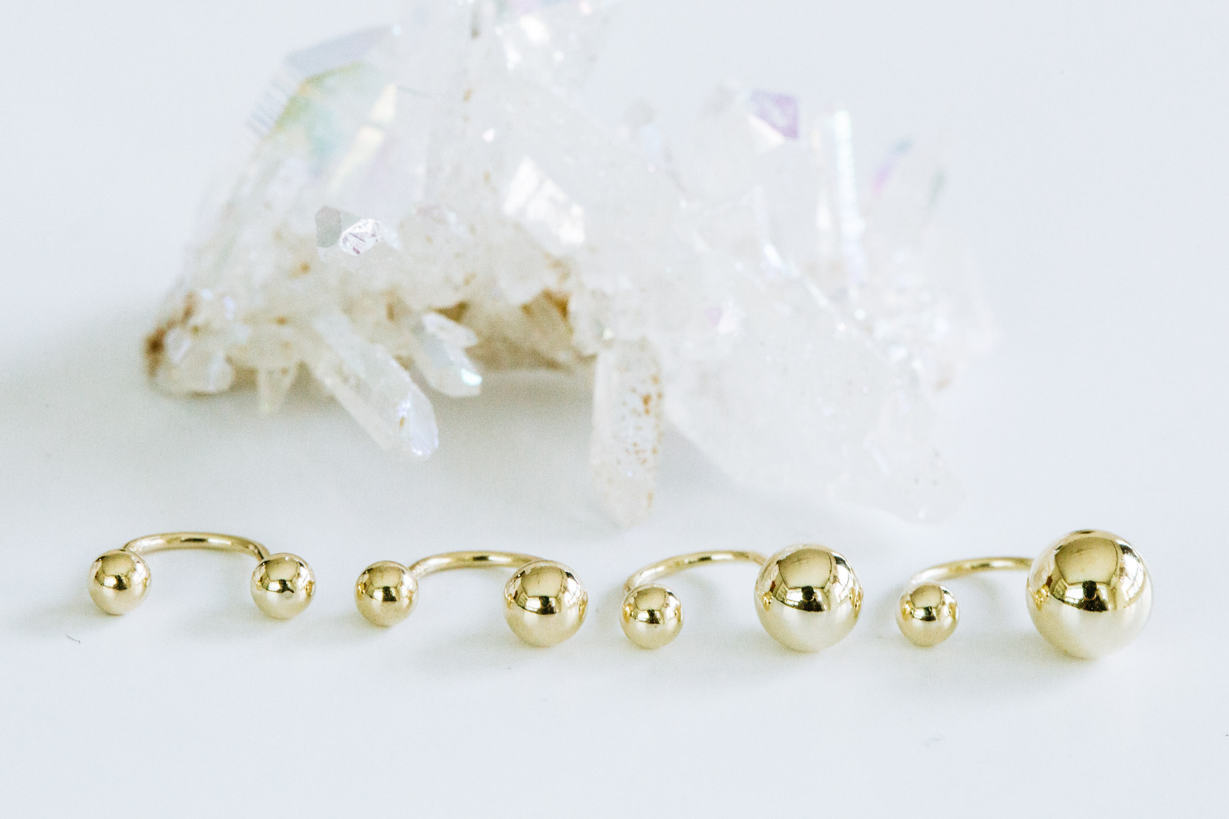 14K金 ゴールド トラガス 乳首 口 リップ サーキュラーバーベル スクランパー ヘリックス 軟骨 ダイス イ