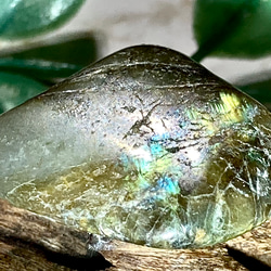 【宇宙エネルギー】虹　ラブラドライト　レインボー　原石　タンブル 1枚目の画像