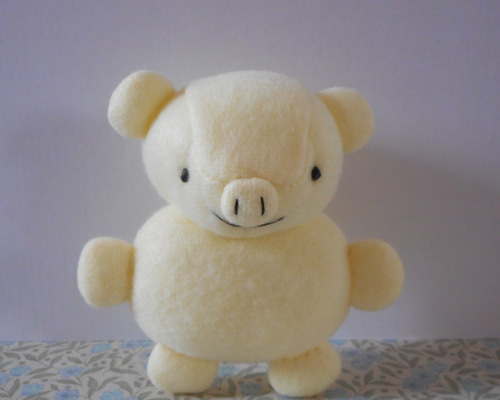 手のひらサイズのクリームぶたのぬいぐるみ ぬいぐるみ kabebe 通販