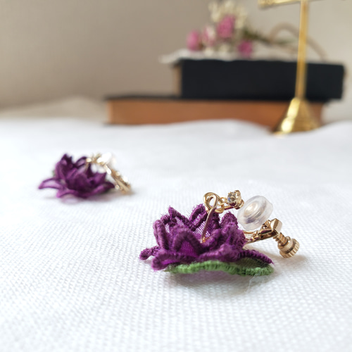 私を高める」 蓮の花オーガンジー刺繍 イヤリング/ピアス イヤリング  
