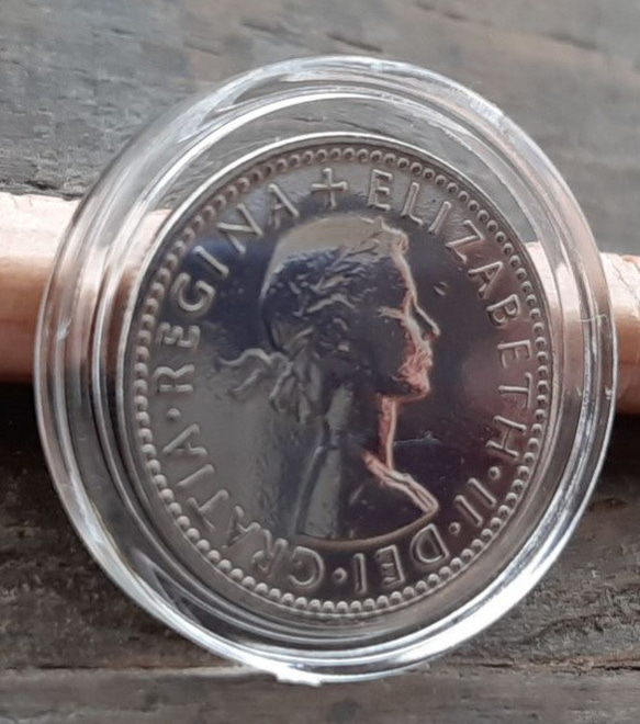 幸せのウェディングコイン ヴィンテージ 英国 ラッキー6ペンス 2枚セット  ミニバッグ付き エリザベス女王 本物 5枚目の画像