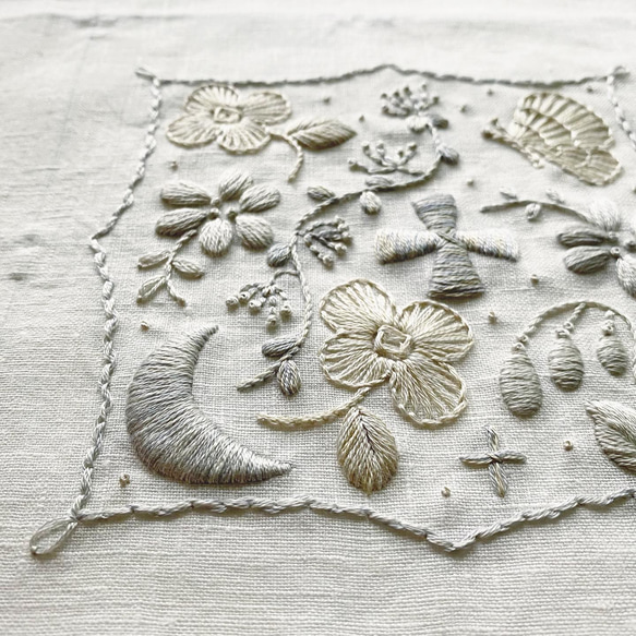 ｛お月さまと、小さなお花｝ニードルワークプレイスマット刺繍キット 3枚目の画像