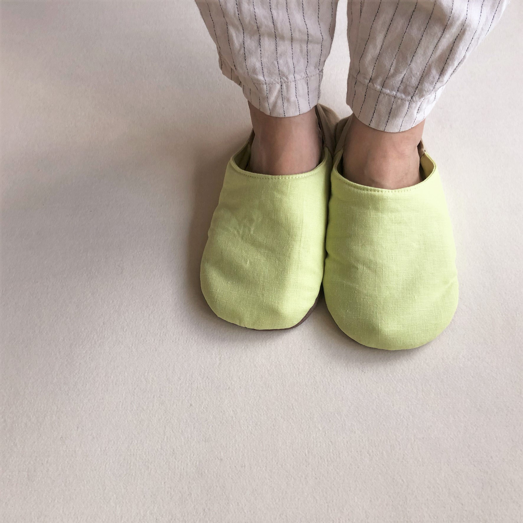 ルームシューズ　業のくつろぎ　プルシアンブルーL 和の色リネン・全11色】刈安色＊ふわふわルームシューズ okaeri