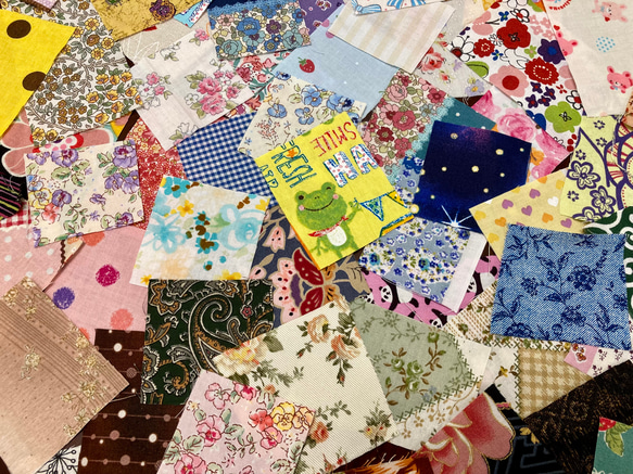 こみちの手芸用品(布 )まとめ売り♪ 小さな布たち】カットクロス100枚セット短辺5センチ〜 はぎれ akikaze