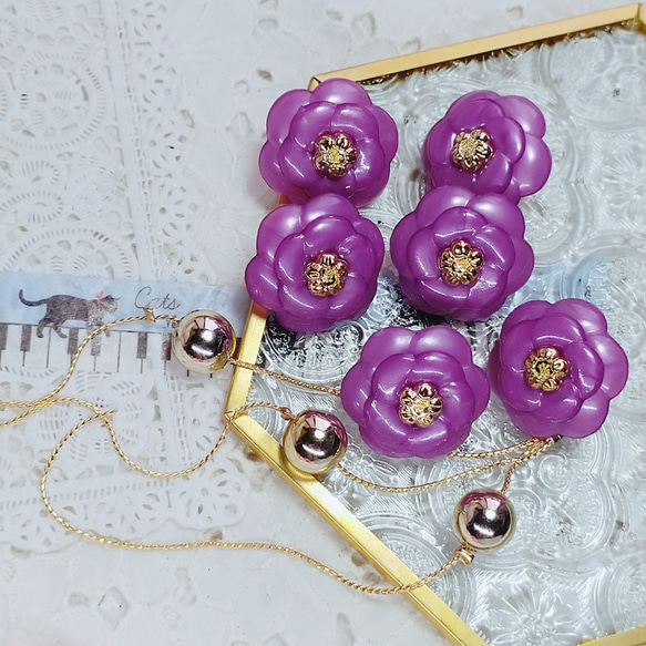 M189.purple【22mm 6 pcs】紫色山茶花 x 金色裝飾鈕扣 第1張的照片