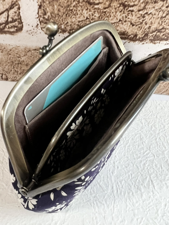 リバティ仕切りがま口財布　カードケース　小さく見えてもたっぷり入る　カペラ　ネイビー 9枚目の画像