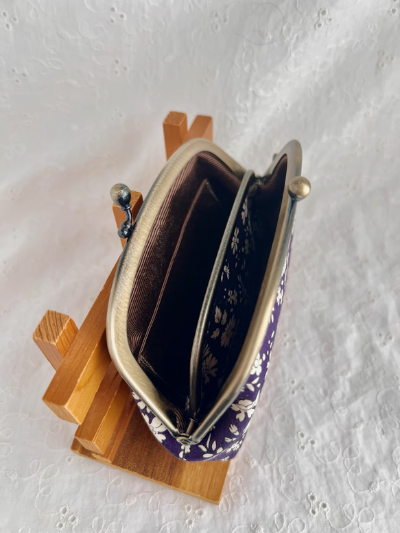 リバティ仕切りがま口財布　カードケース　小さく見えてもたっぷり入る　カペラ　ネイビー 7枚目の画像