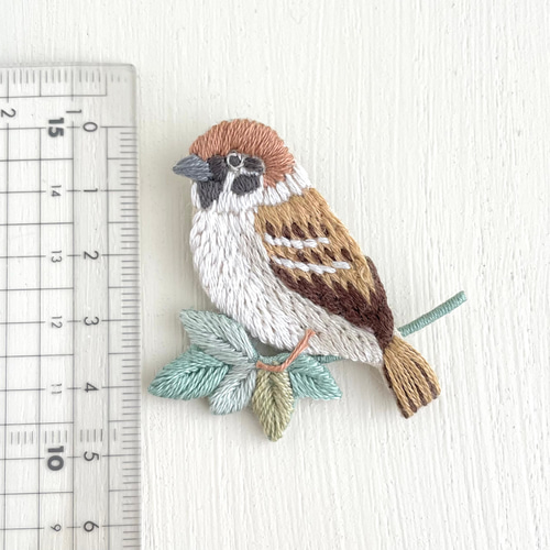 スズメの刺繍ブローチ＊小鳥＊雀 ブローチ capriccio 通販｜Creema 