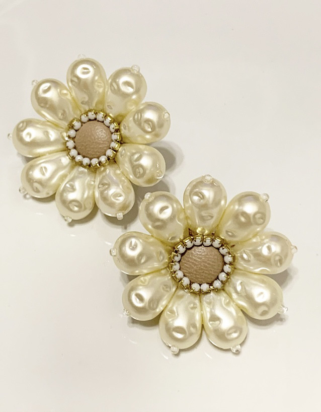 Marguerite Mocha マーガレットモチーフイヤリング・ピアス