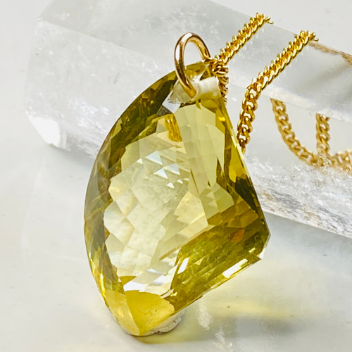 Hariqua レモンクォーツ ピュア チャーム ペンダントトップ 18金 Hariqua レモンクォーツ ピュア チャーム ペンダントトップ 18金