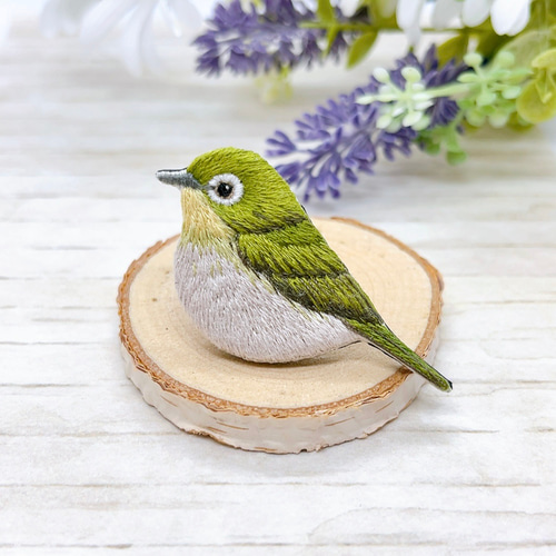 メジロ 刺繍 ブローチ （ 野鳥 鳥 小鳥 ） ブローチ mame.pii