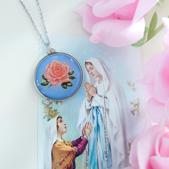 マリアの目が花