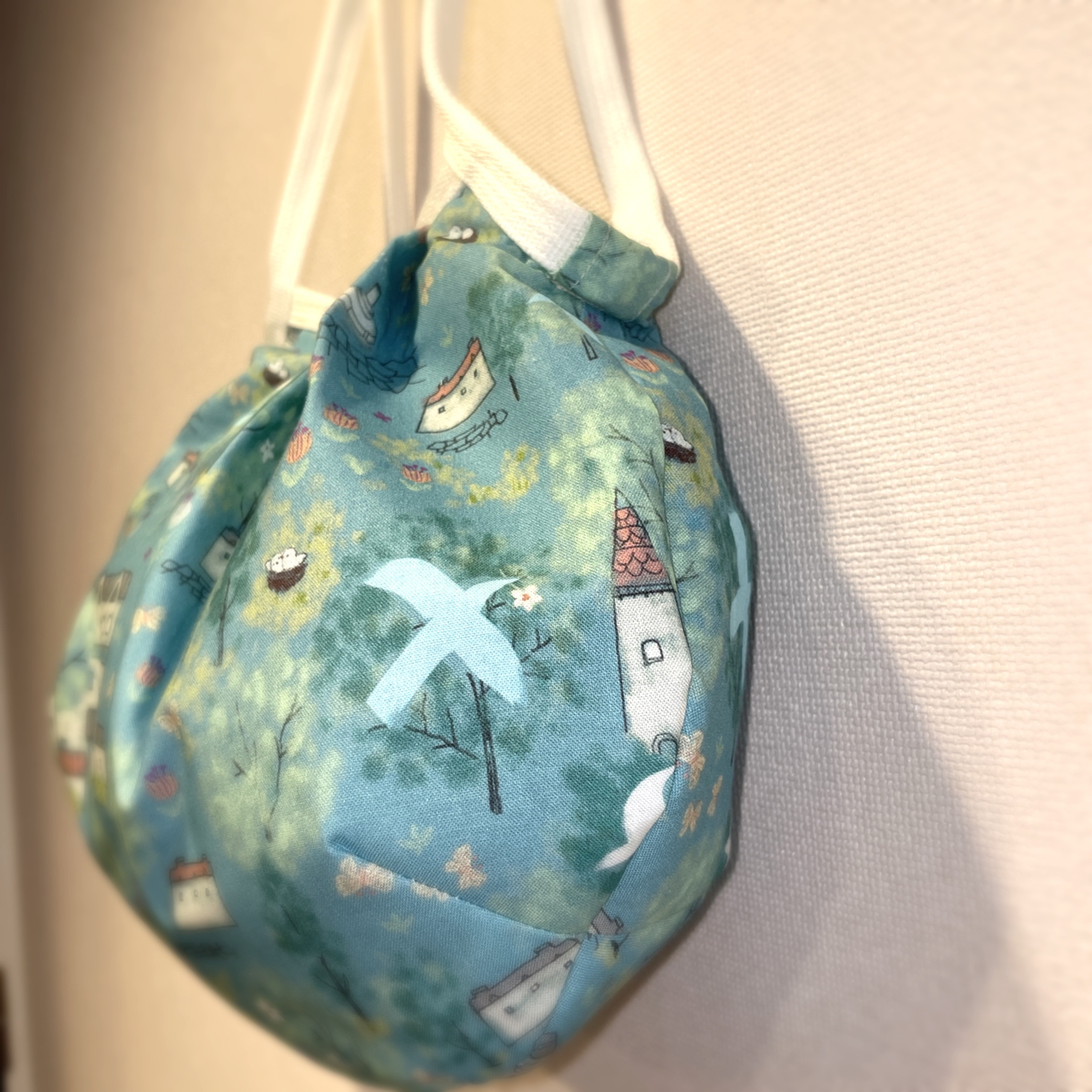 コロンと可愛いショルダーグラニーバッグ　北欧調　メルヘンチック　幸せの青い鳥　水彩風景画  ◎選べる2サイズ