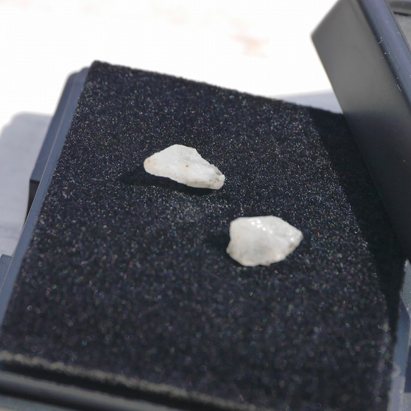 天然石フェナカイト2個セット合計約1.20ct(ブラジル産)結晶原石ルースケース付属鉱物[phe-220617-09] 16枚目の画像
