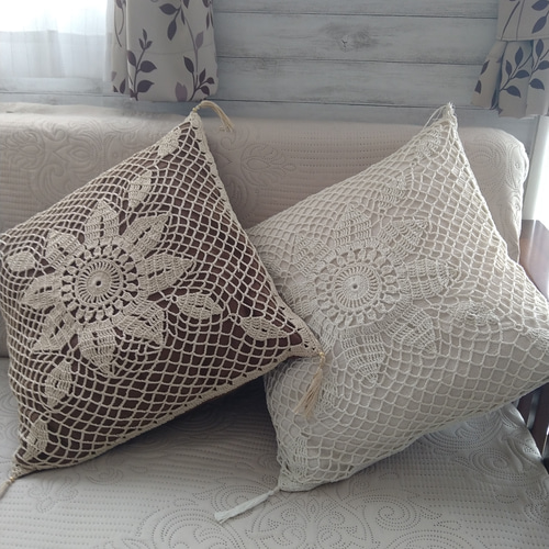 レース編み・花柄タッセル付クッション（ブラウン） クッション