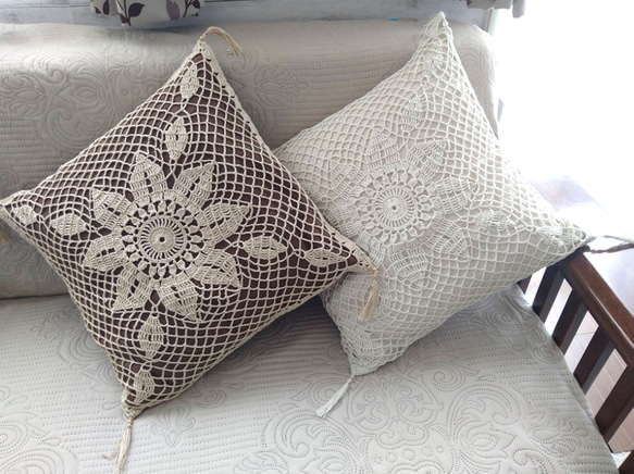 レース編み・花柄タッセル付クッション（ブラウン） クッション