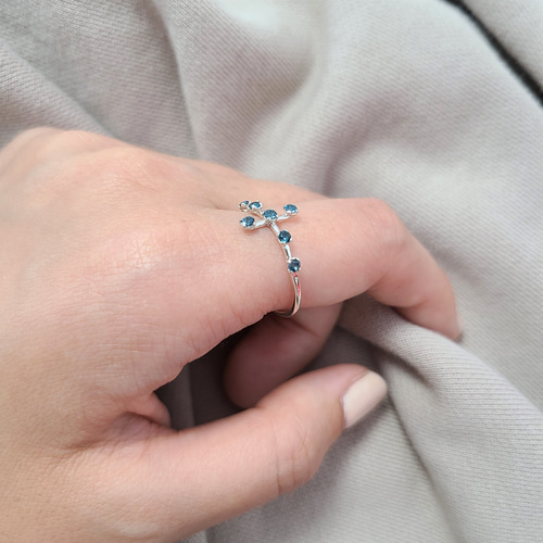 7つの石が形どる✧ロンドンブルートパーズ十字リング シルバー＊天然石