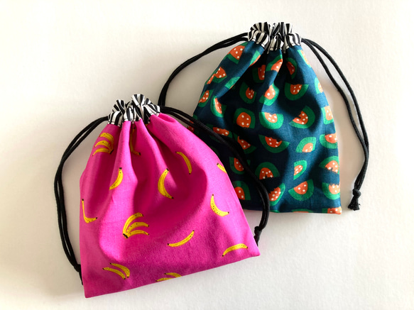 大小２枚セット＊フルーツ＆しろくま柄きんちゃく袋＊マチあり裏地なし巾着袋 大小2枚セット＊フルーツ＆しろくま柄きんちゃく袋＊マチあり裏地なし