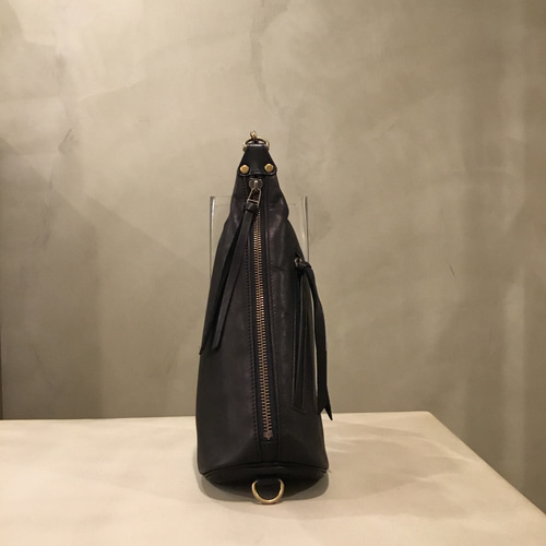 馬革/鞍型の2way。ミニクラッチショルダーバッグ／レスデザイン