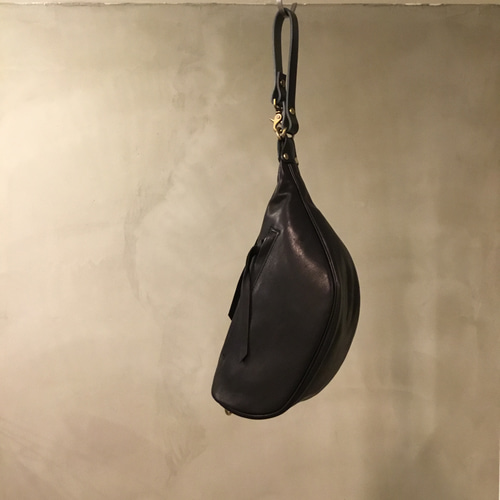 馬革/鞍型の2way。ミニクラッチショルダーバッグ／レスデザイン-Less 