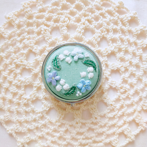 再販】刺繍ピルケース『すずらん』 その他ケース amyu 通販
