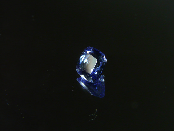 20614-1　【タンザニア産】　天然タンザナイト　ルース　　１．２ｃｔ 4枚目の画像