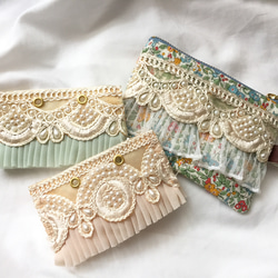 インド刺繍 リボン × リバティ ファスナーポーチ カラビナ付き 花柄 3枚目の画像