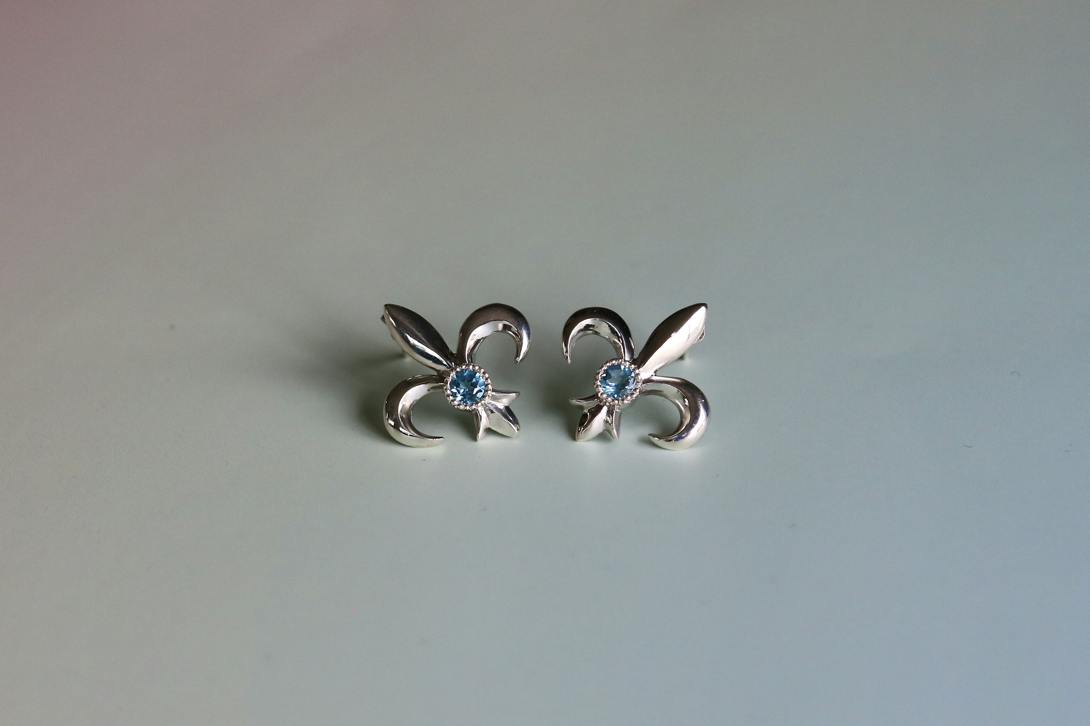 ◇ fleur de lis ◇ Lily ◇ 百合紋章ブルートパーズのピアス