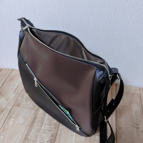 楽天市場】本革 レザーバッグ カーフスキン ショルダーバッグ