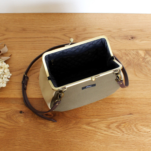 バイカラーがま口ショルダーバッグ：帆布（カーキ×ベージュ