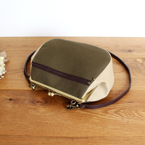 バイカラーがま口ショルダーバッグ：帆布（カーキ×ベージュ