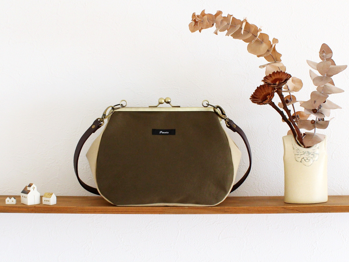 Human Made ショルダーバッグ　カーキ　しろくま HUMAN MADE ヒューマンメイド ショルダーバッグ カーキ