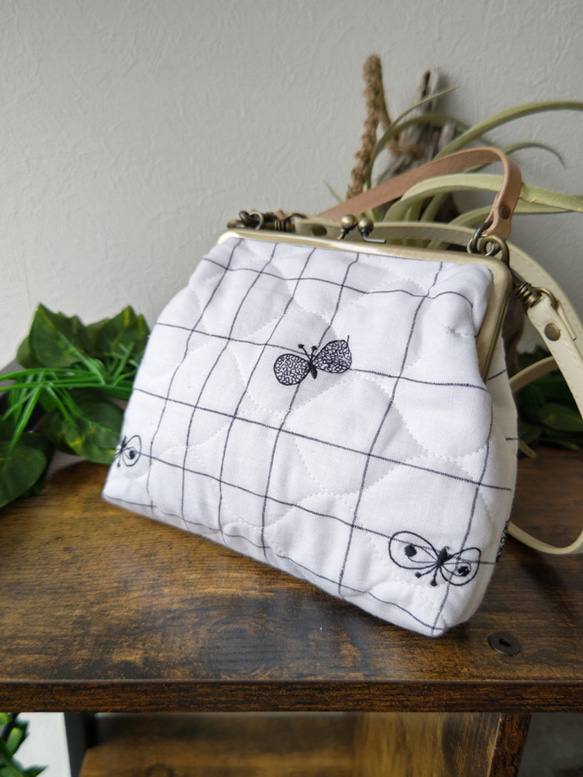 送料無料】ミナペルホネン/ちょうちょキルトホワイト 15cmがま口  