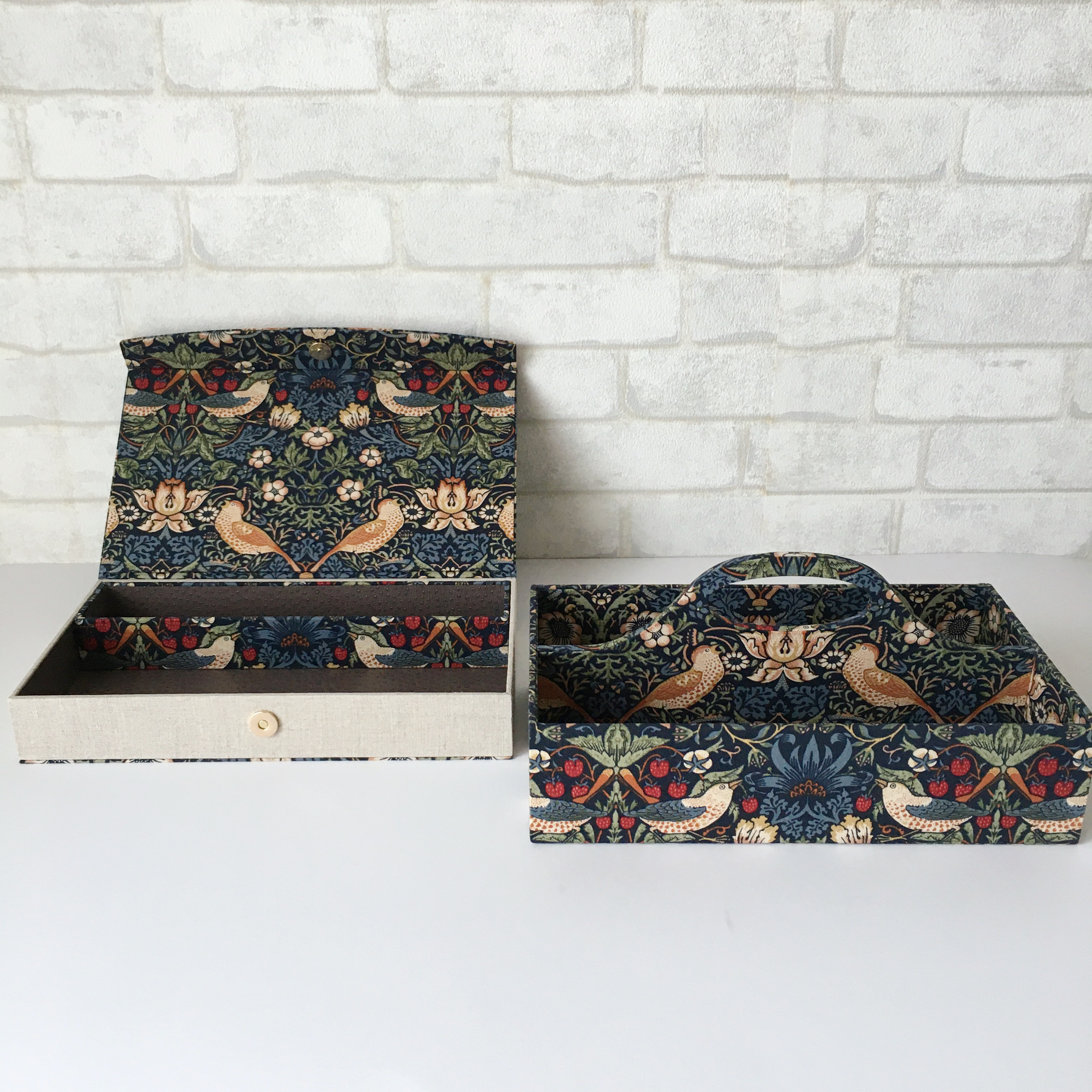 裁縫道具箱セット〈カルトナージュ〉いちご泥棒柄