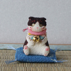 縮緬人形　豆猫十三　文様白　スコティッシュフォールド 1枚目の画像