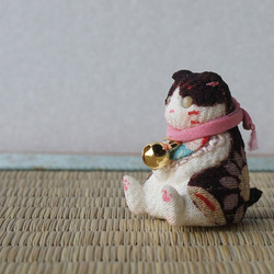 縮緬人形　豆猫十三　文様白　スコティッシュフォールド 2枚目の画像