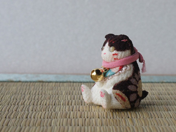 縮緬人形　豆猫十三　文様白　スコティッシュフォールド 2枚目の画像