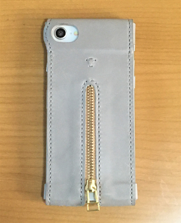 イタリアンレザーのジップ付きiPhoneケース (SE第2～3世代用) グレー 4枚目の画像