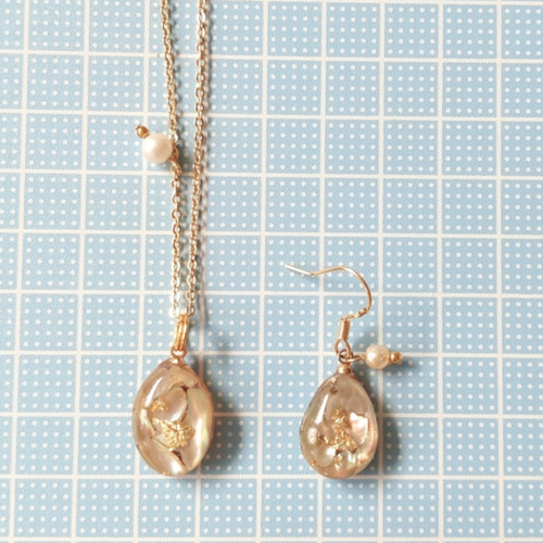 シェルアクセサリー 3点セット ピアス／イヤリング ネックレス ガラス